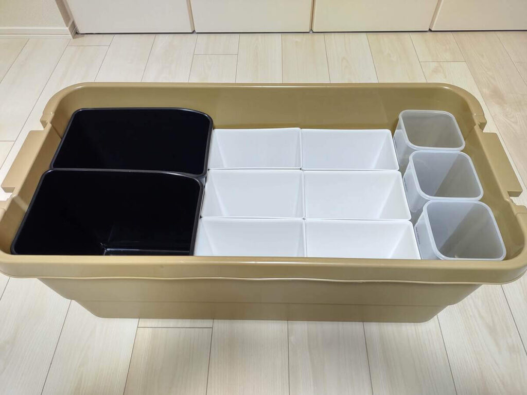 トランクカーゴ70Lと仕切りの組み合わせ例