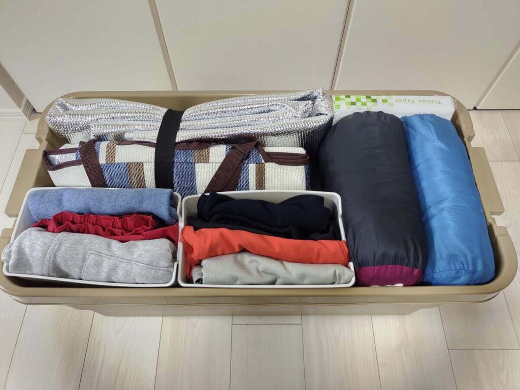 テントに持ち込む荷物の収納例