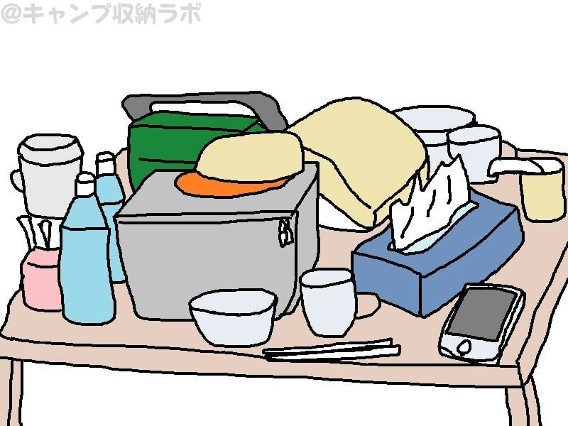 散らかったテーブル